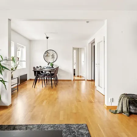 Modern And Spacious In Historic Area Of דירה ברגן
