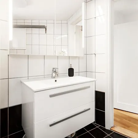 Modern And Spacious In Historic Area Of דירה ברגן