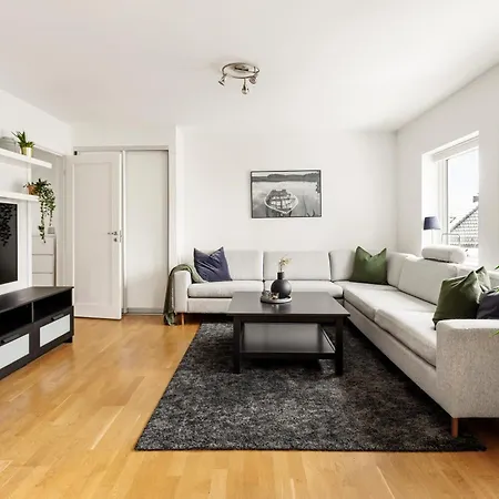 Modern And Spacious In Historic Area Of