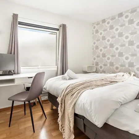 Modern And Spacious In Historic Area Of Apartment Bergen